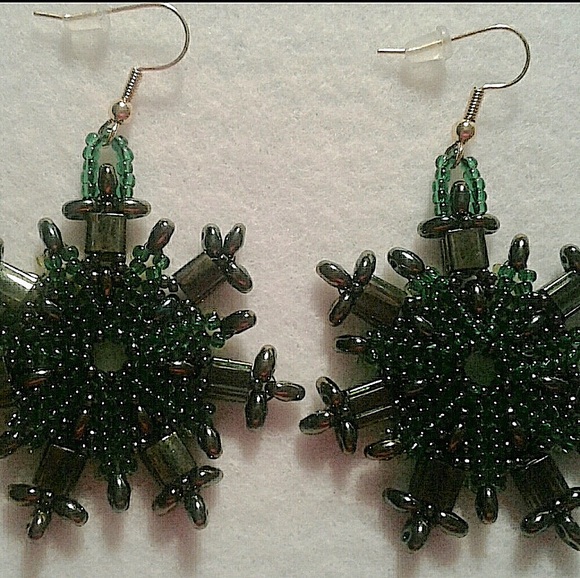 “Snowflake” reversible beaded earrings - Picture 3 of 3